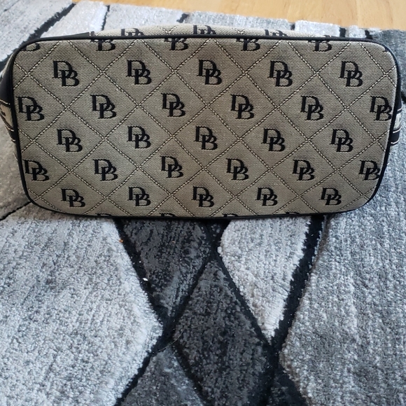 Dooney & Bourke purse - Picture 3 of 7